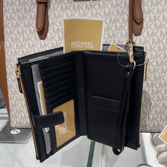 MICHAEL KORS JET SET TRAVEL 35S3GTVW7J LIGHT SAGE LG DOUBLE ZIP WRISTLET-WALLET- - Picture 10 of 16